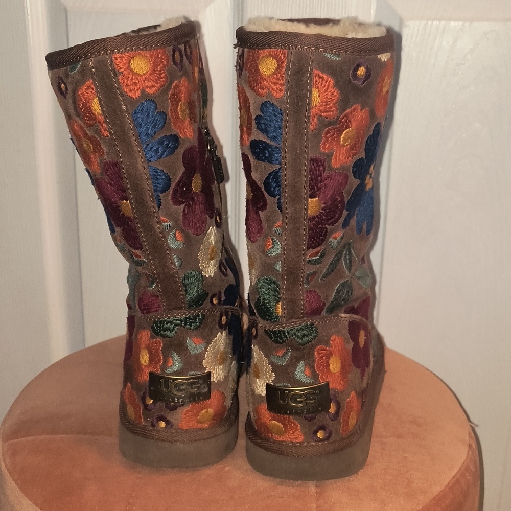 UGG Wahine Floral Embroidered Suede Boots Size 6 Rare Vintage Limited Edition - Picture 7 of 11